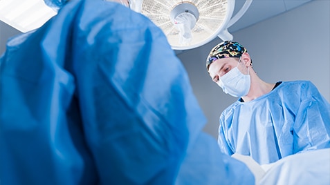 Behandlingsmuligheder for nyresten - to personer i en operationssituation