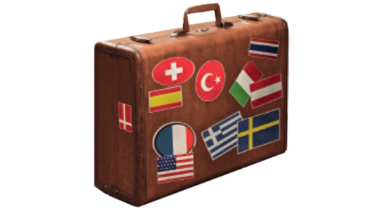 Kuffert med rejsemærkater 